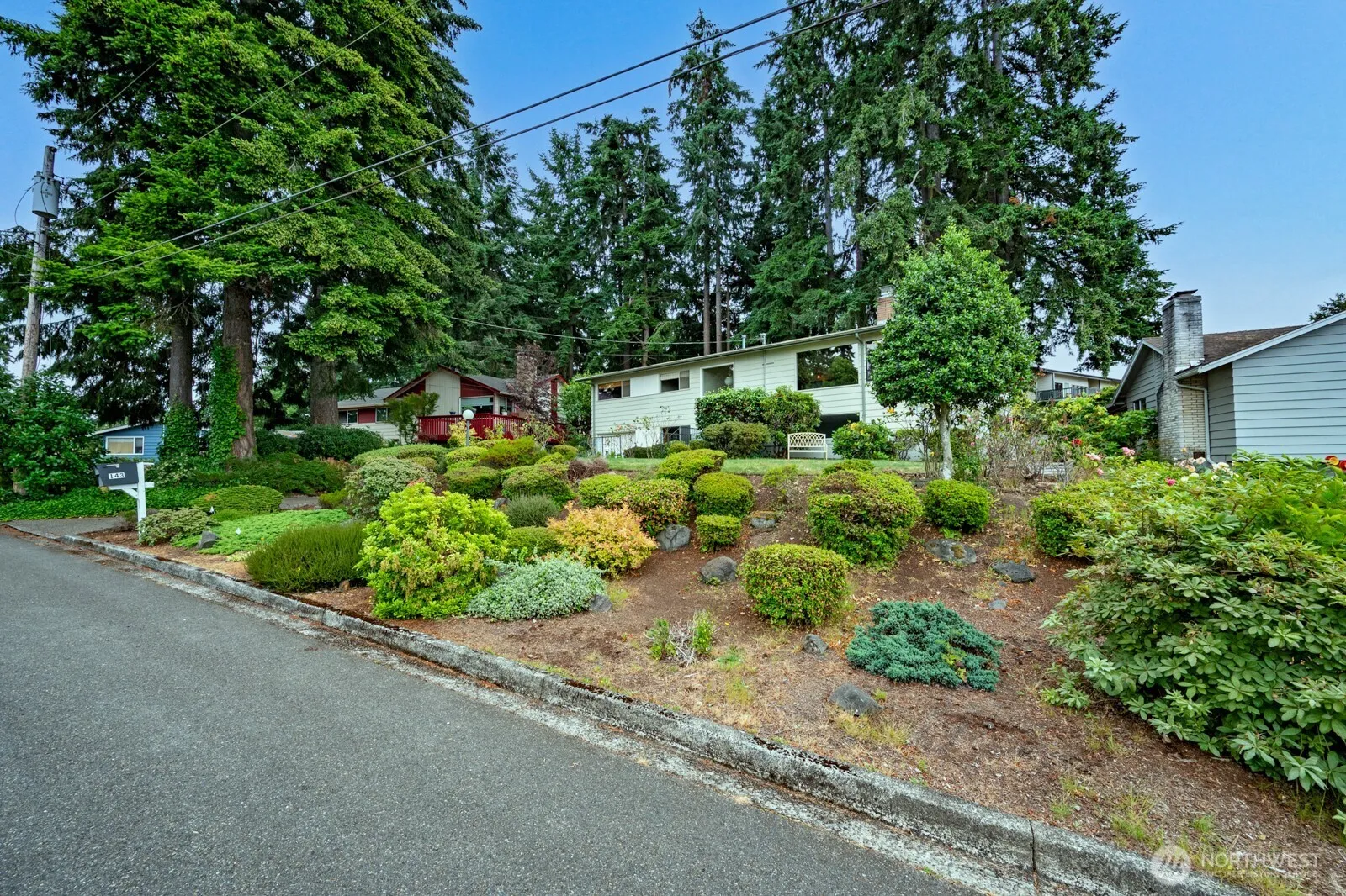 Property photo for 143 S 297th Place, Federal Way photo 3