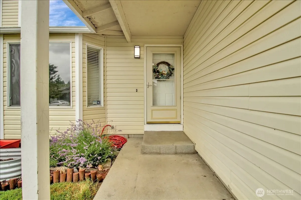 Property photo for 27236 Manor Place Nw, Stanwood photo 3
