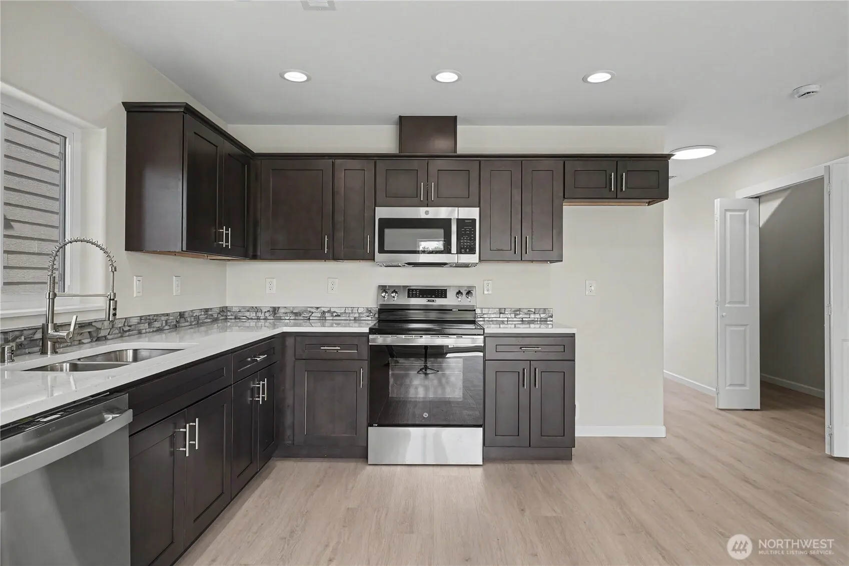 Property photo for 435 N Fifth Avenue, Connell photo 4