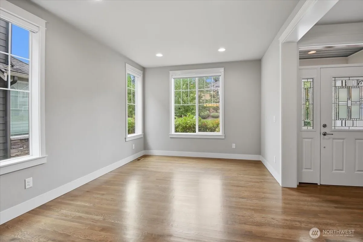 Property photo for 21384 Ne 9th Place, Sammamish photo 3