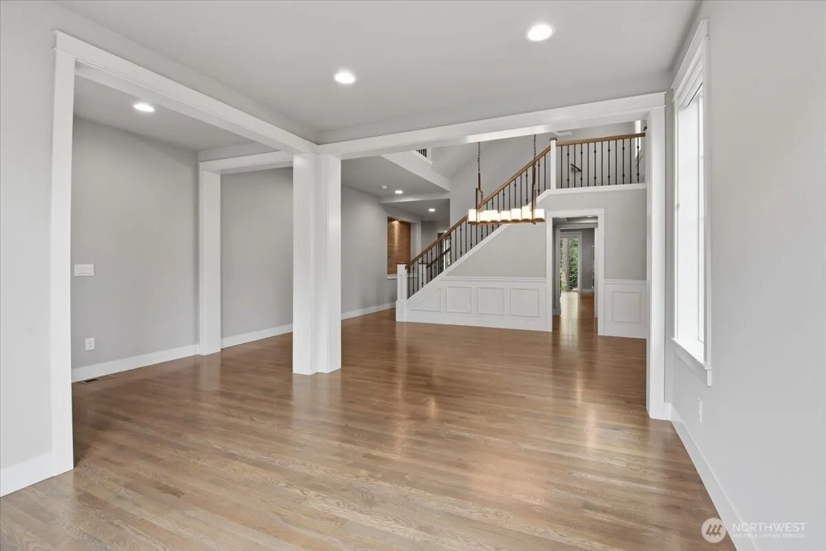 Property photo for 21384 Ne 9th Place, Sammamish photo 4
