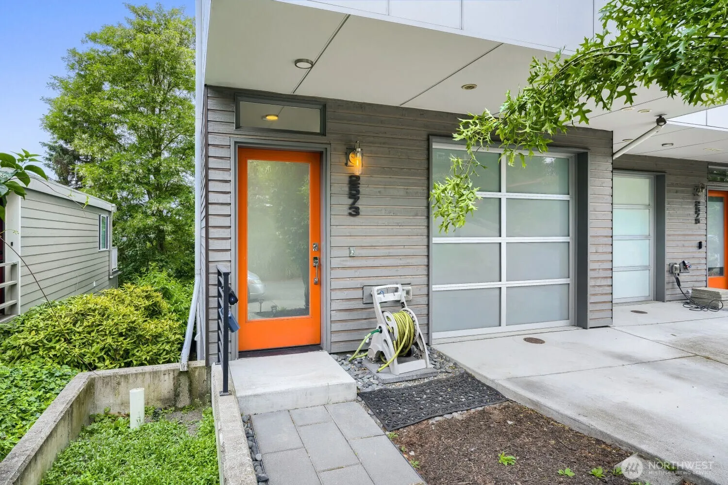 Property photo for 2573 13th Avenue W, Seattle photo 2