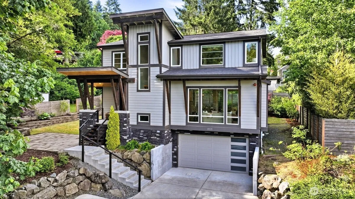 Property photo for 19535 53rd Avenue Ne, Lake Forest Park