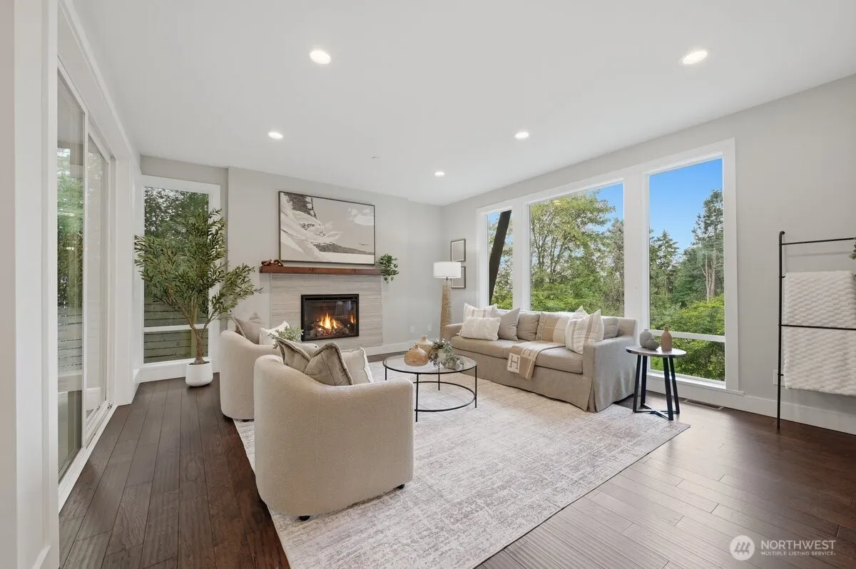 Property photo for 19535 53rd Avenue Ne, Lake Forest Park photo 4