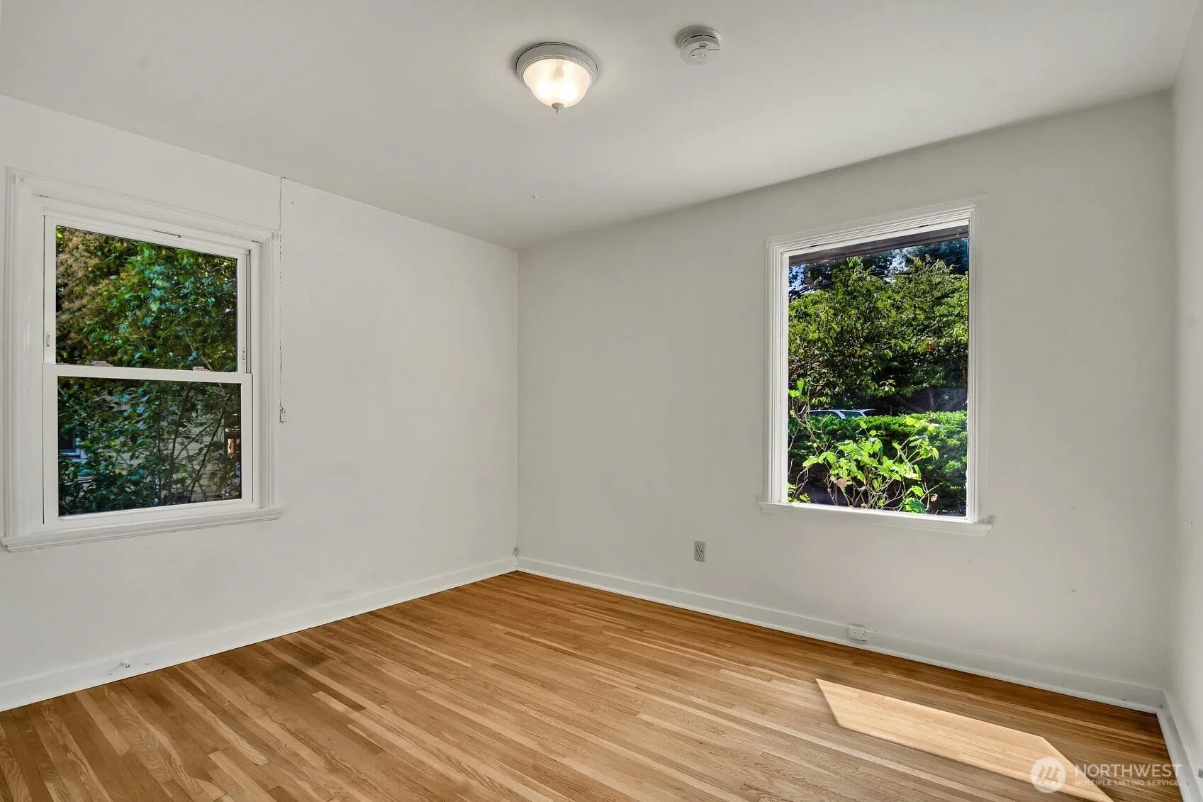 Property photo for 9118 Linden Avenue N, Seattle photo 5