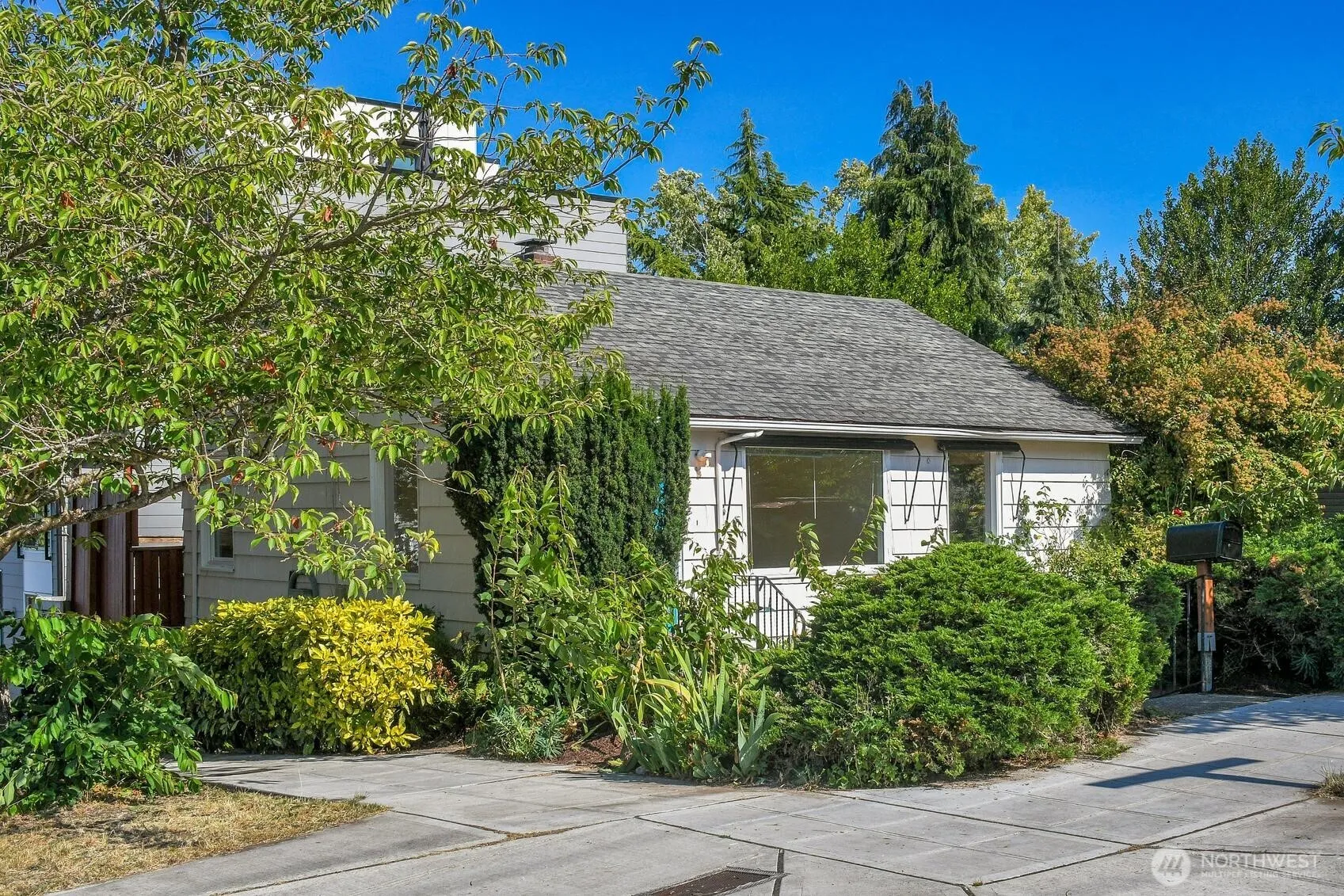 Property photo for 9118 Linden Avenue N, Seattle photo 2