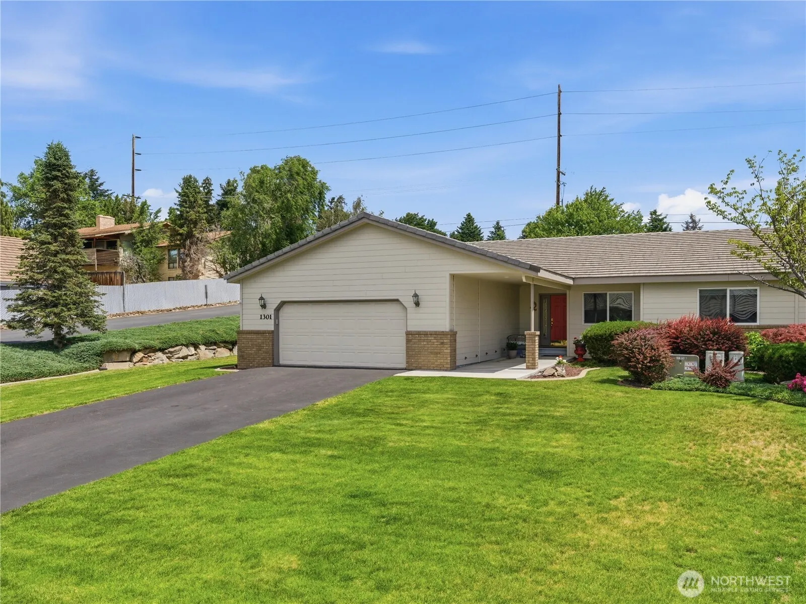 Property photo for 1380 Eastmont Avenue #1301, East Wenatchee photo 2