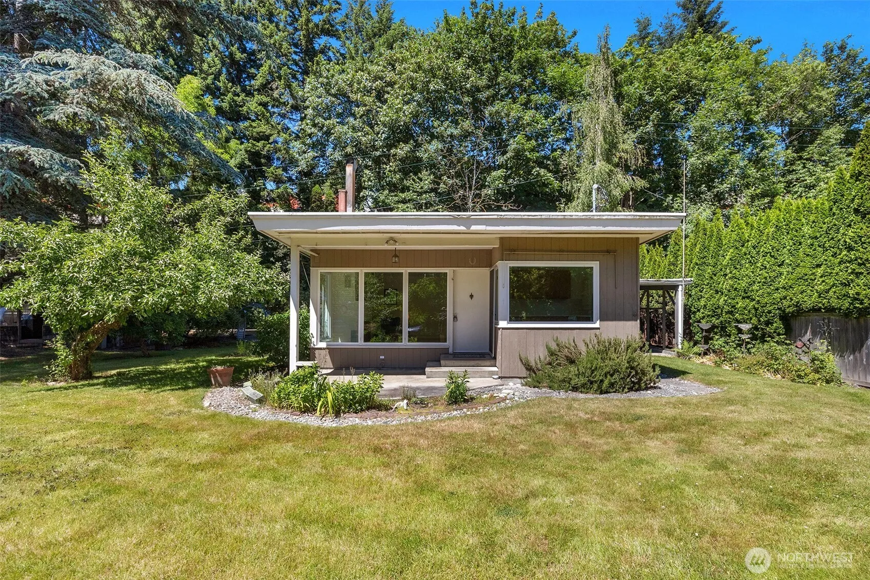 Property photo for 8833 Ne Bothell Way, Kenmore photo 2