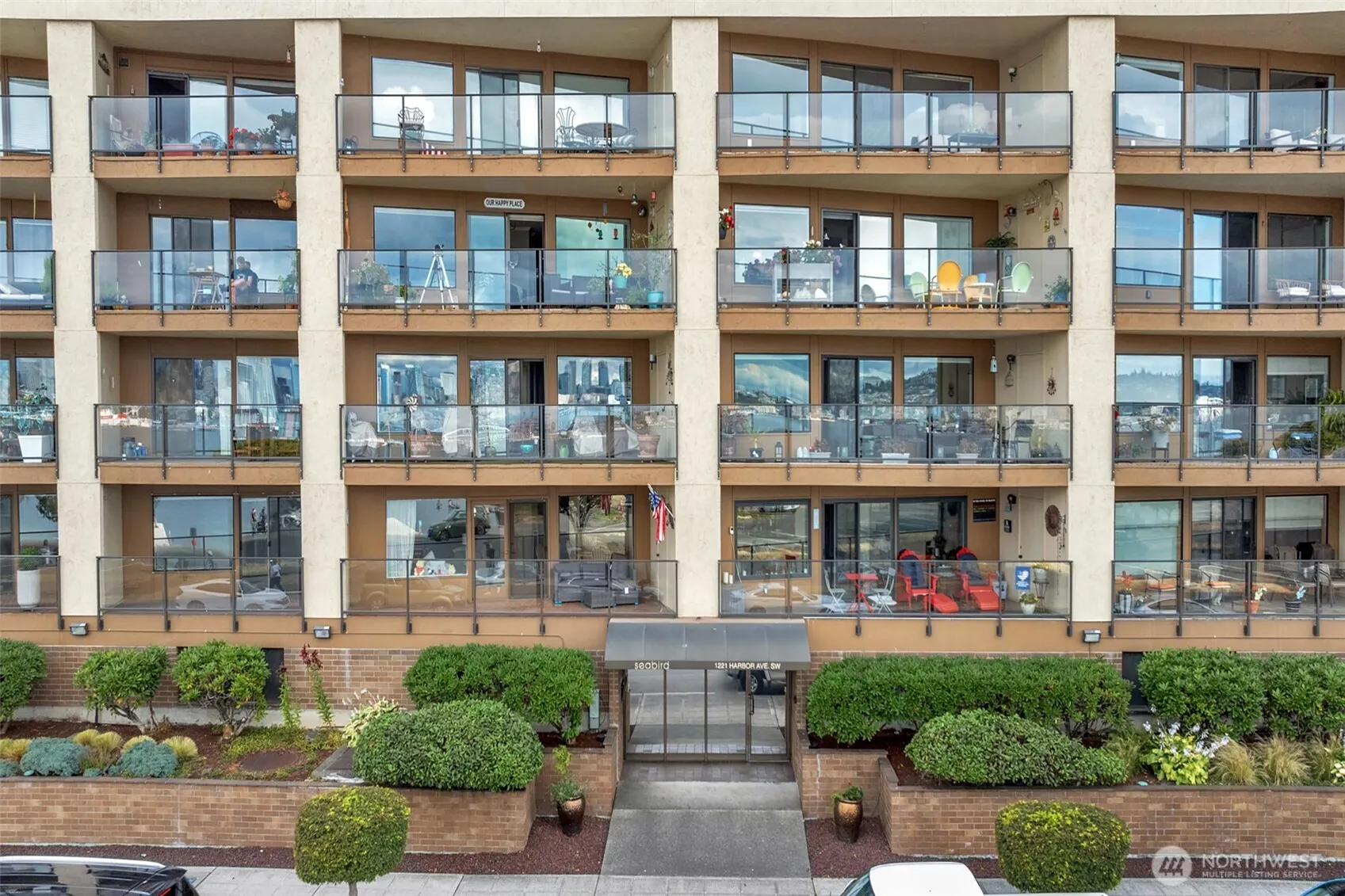 Property photo for 1221 Harbor Avenue Sw #402-3, Seattle photo 4