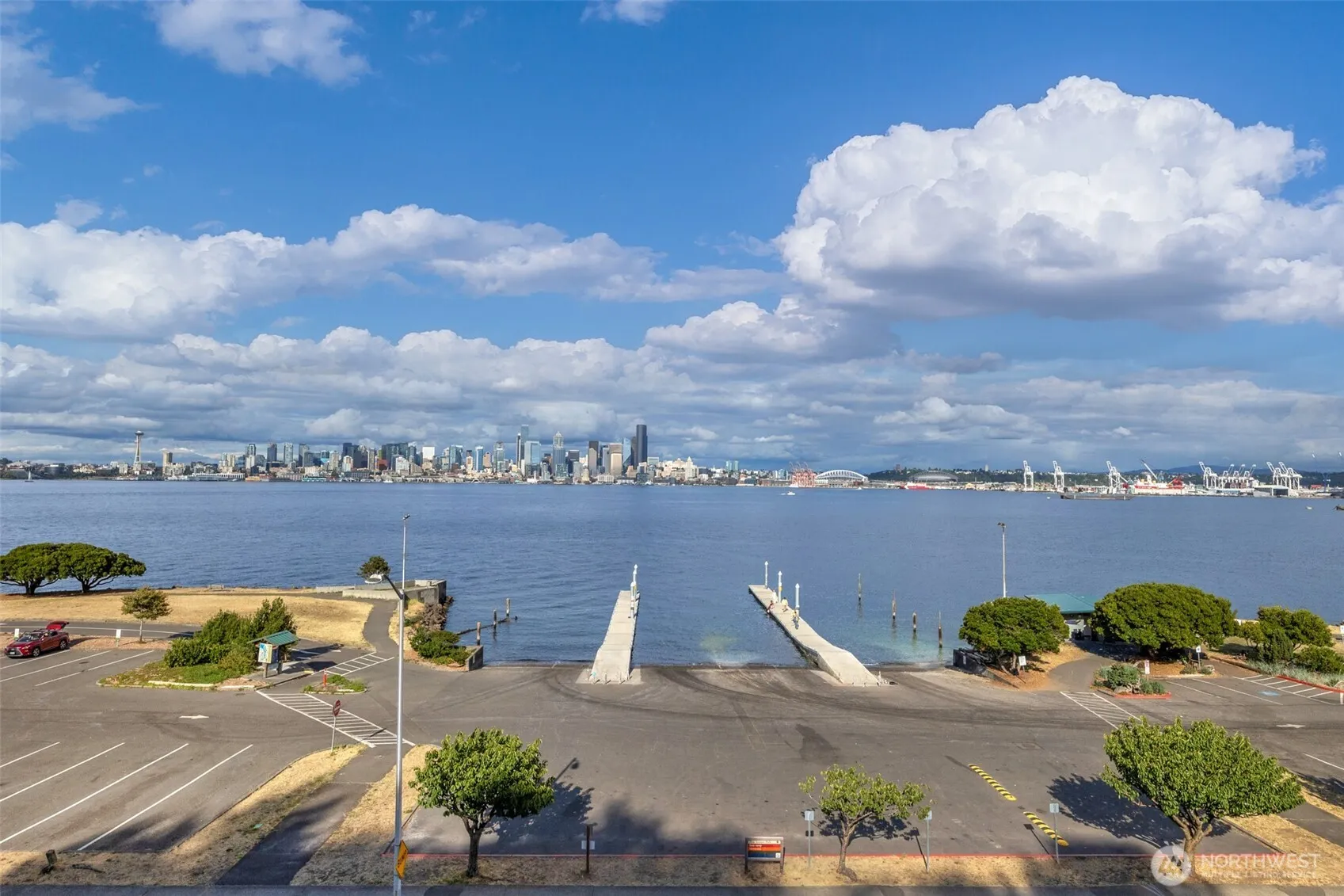 Property photo for 1221 Harbor Avenue Sw #402-3, Seattle photo 4