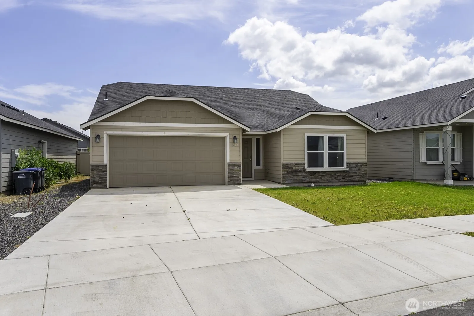 Property photo for 1013 W Maple Drive, Moses Lake photo 2