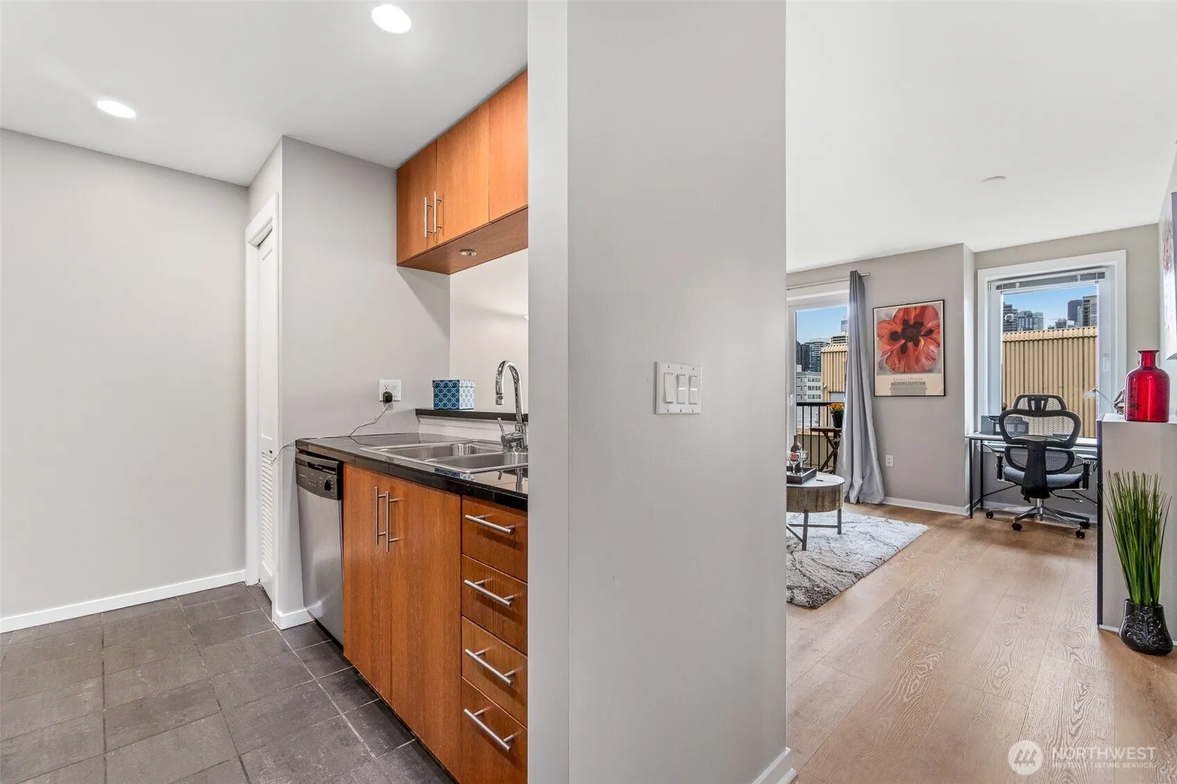 Property photo for 2721 1st Avenue #809, Seattle photo 4