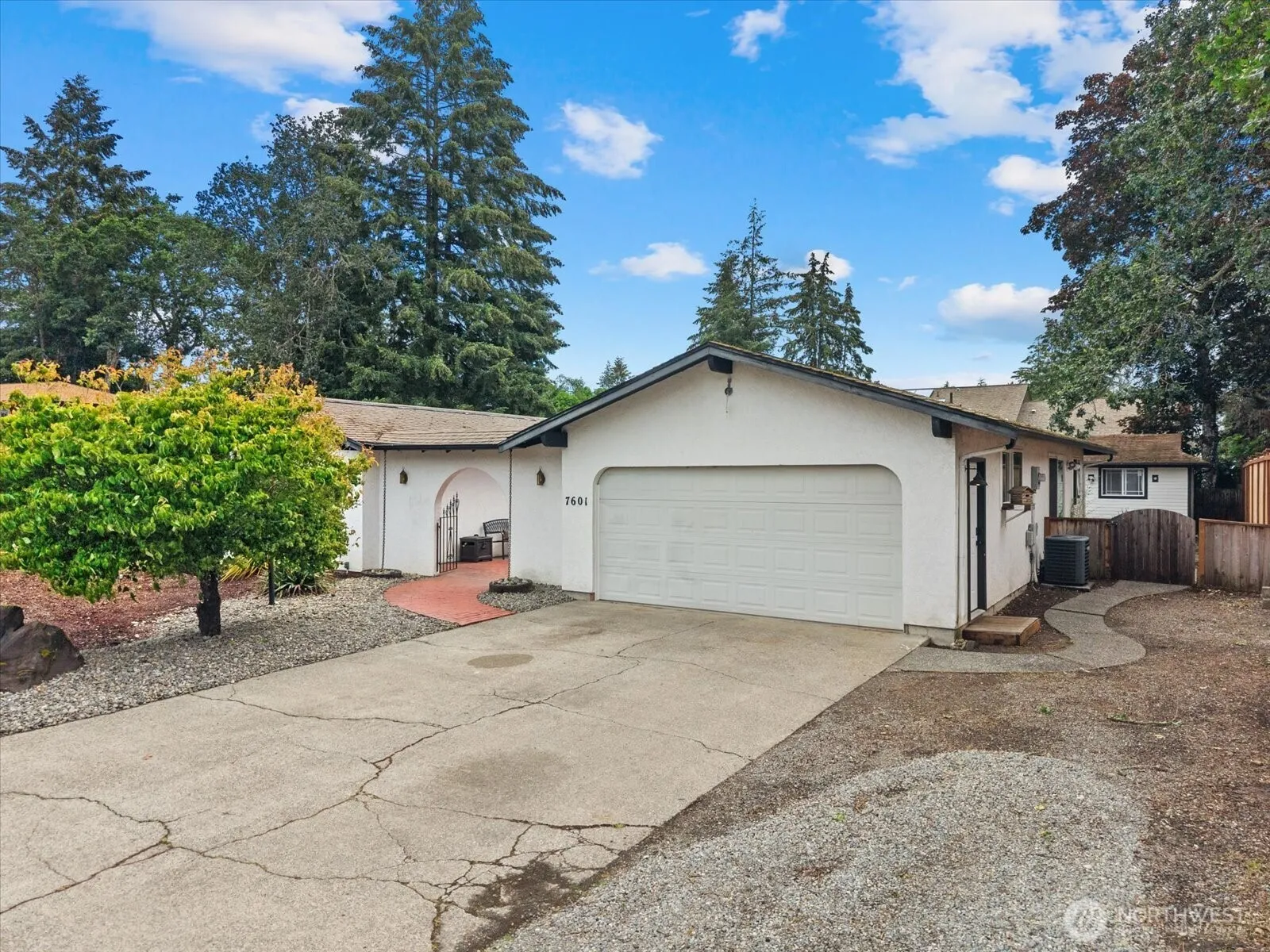 Property photo for 7601 90th Avenue Sw, Lakewood photo 3