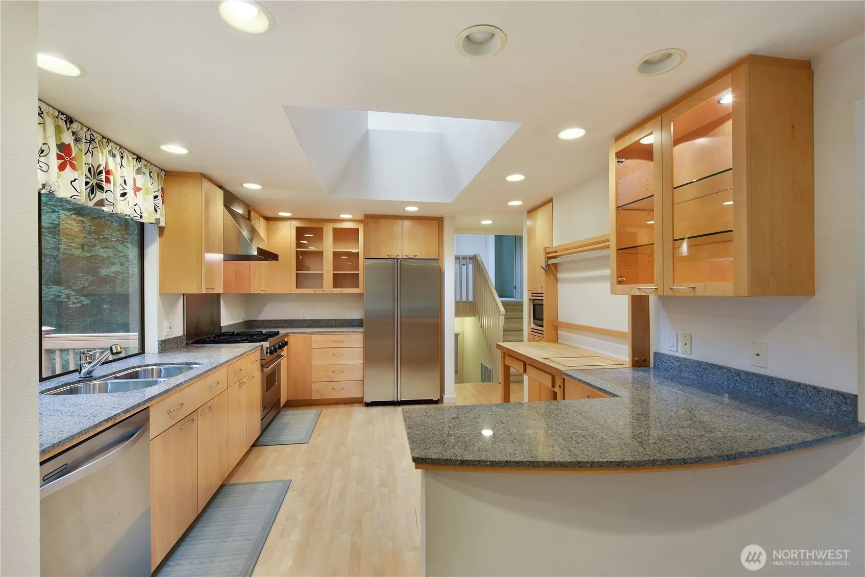Property photo for 17304 Ne 34th Street, Redmond photo 4