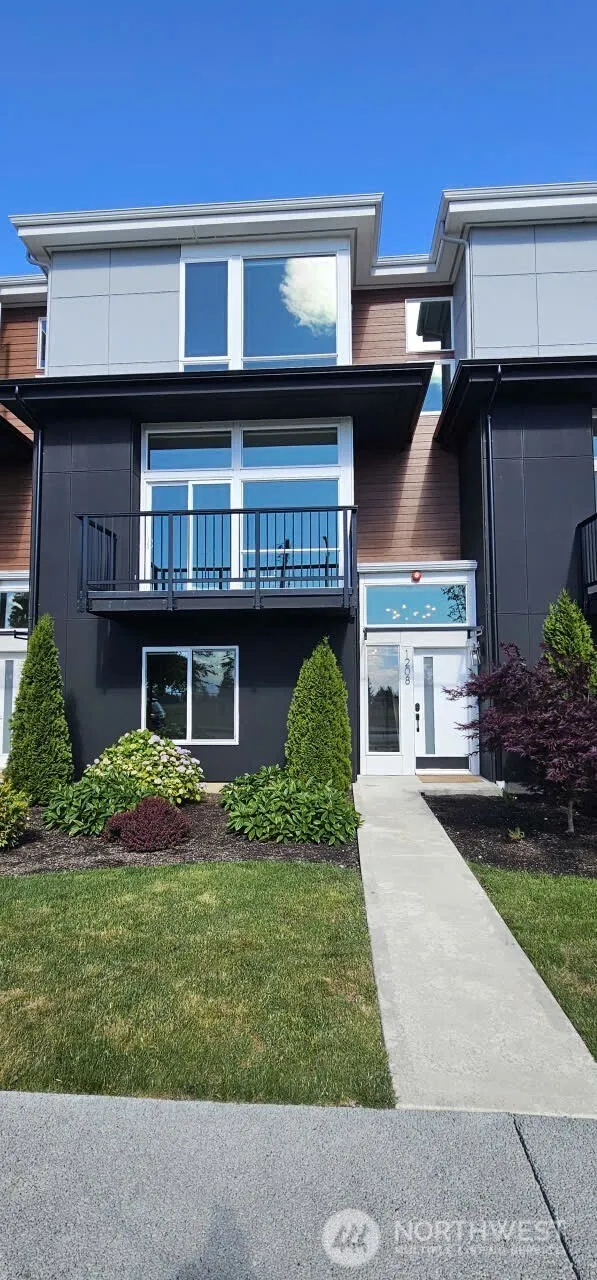 Property photo for 1208 Harrington Avenue Ne, Renton