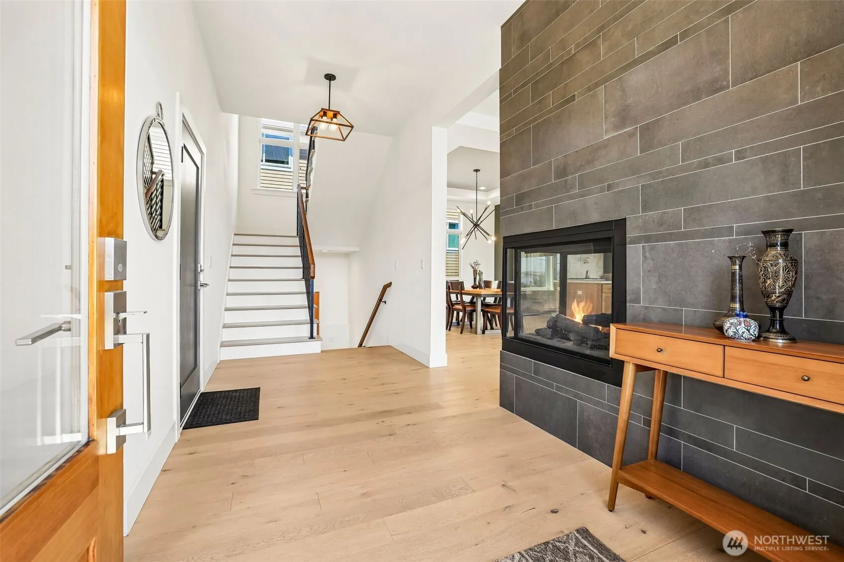 Property photo for 2460 W Lynn Street, Seattle photo 3