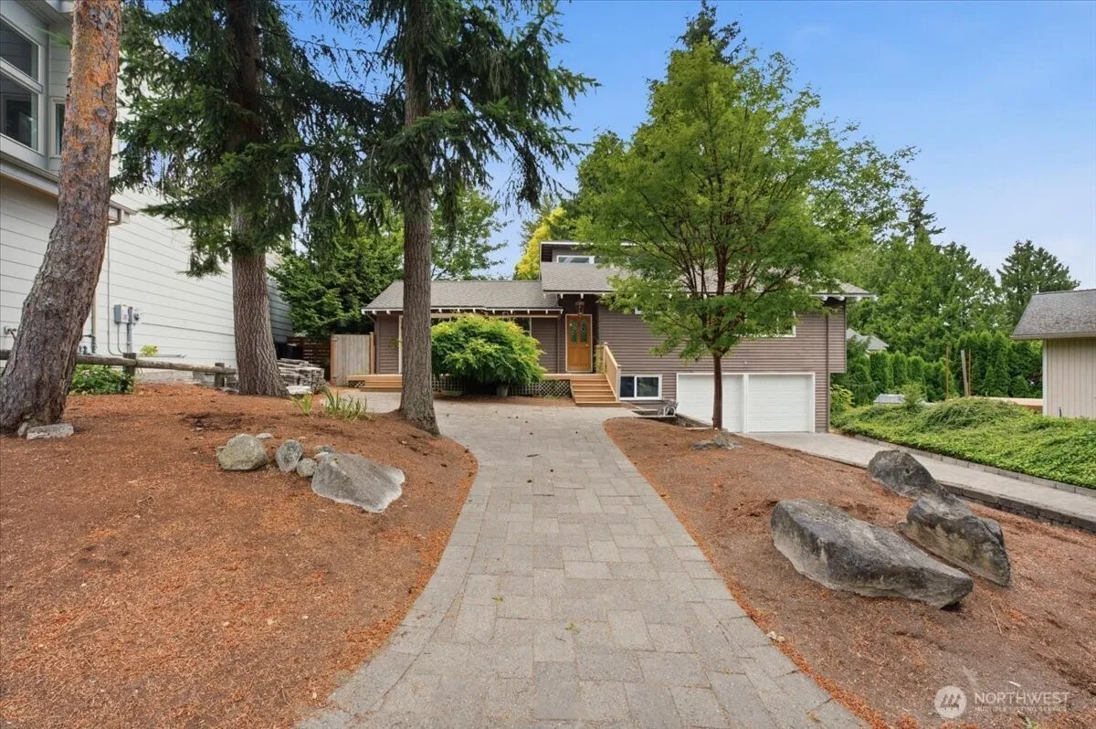 Property photo for 5466 Ne 200th Place, Lake Forest Park photo 2