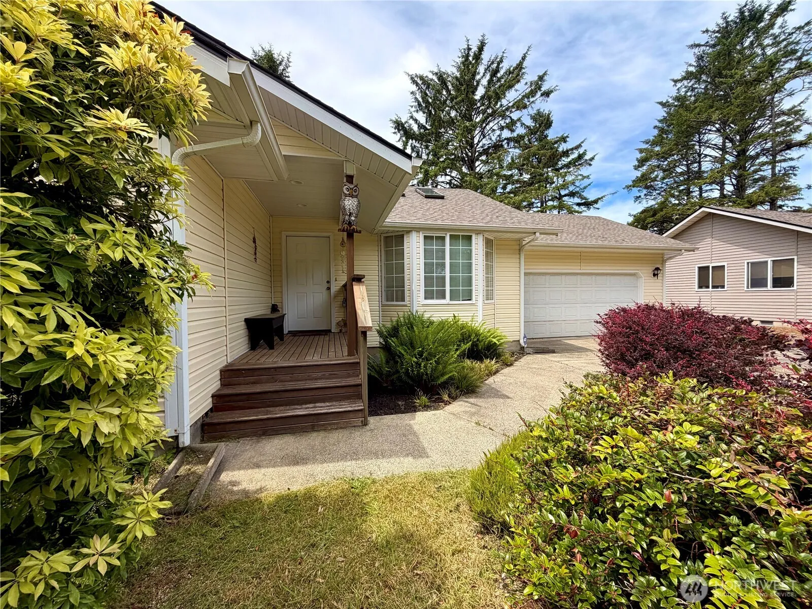 Property photo for 457 Dolphin Avenue Ne, Ocean Shores photo 2