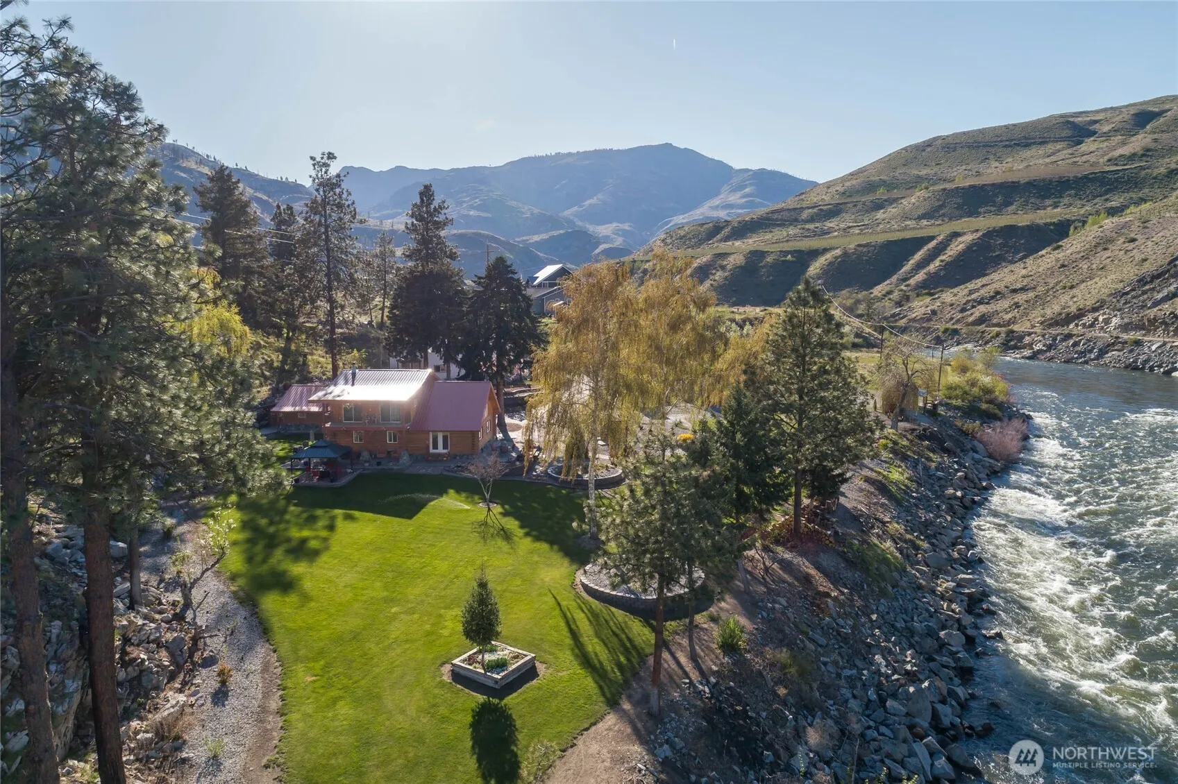 Property photo for 540 Highway 153, Pateros photo 3