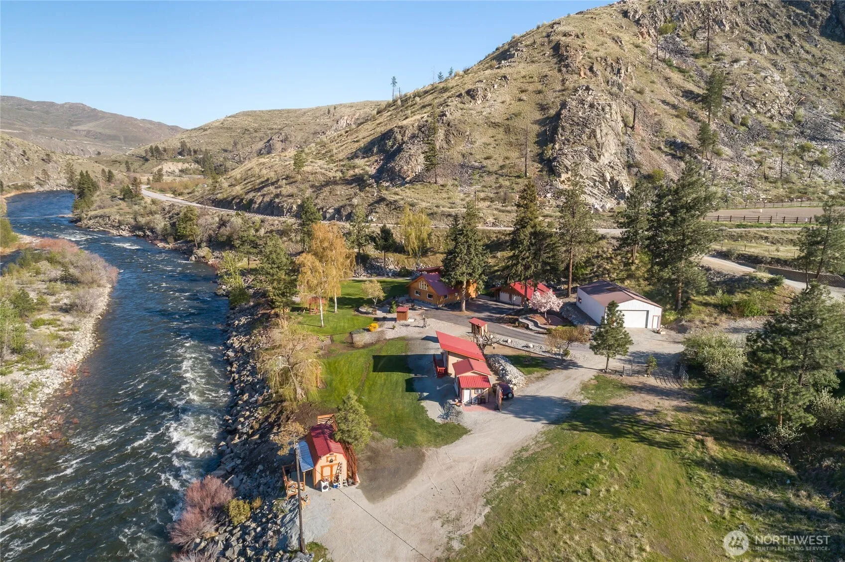 Property photo for 540 Highway 153, Pateros photo 2