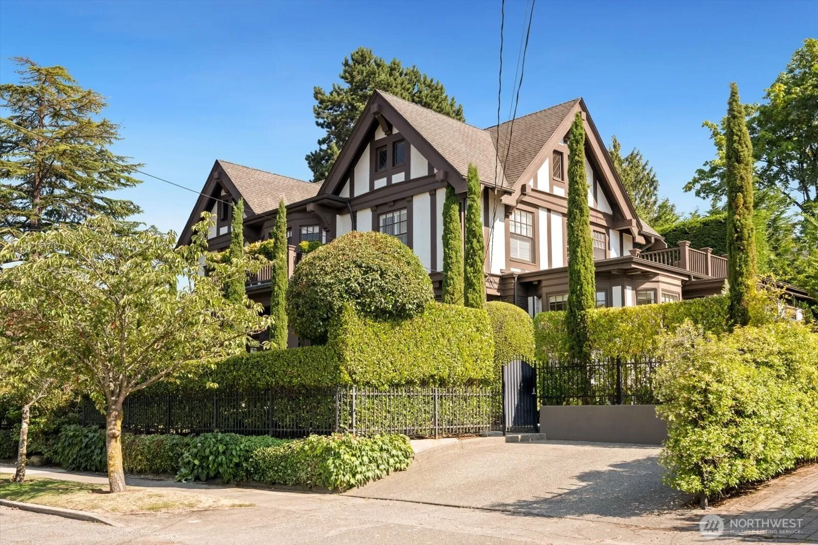 Property photo for 1215 E Lynn Street, Seattle photo 3