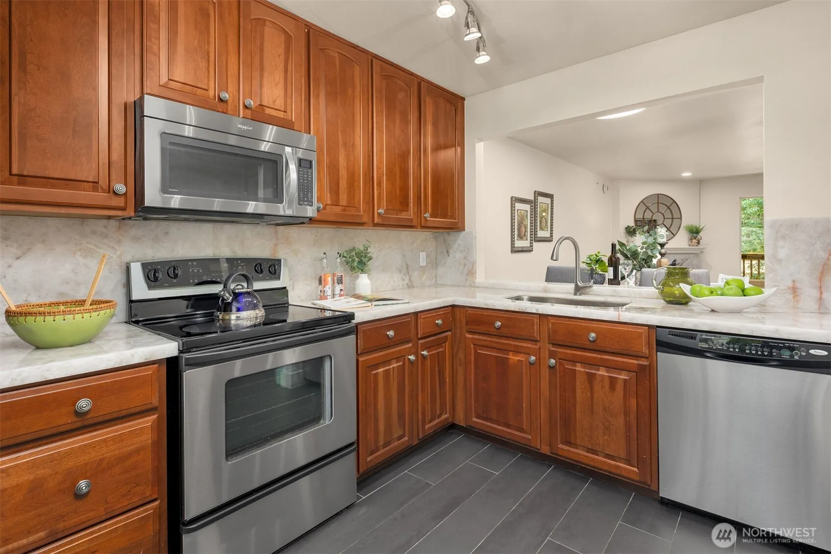 Property photo for 515 Newport Way Nw #b3, Issaquah photo 3
