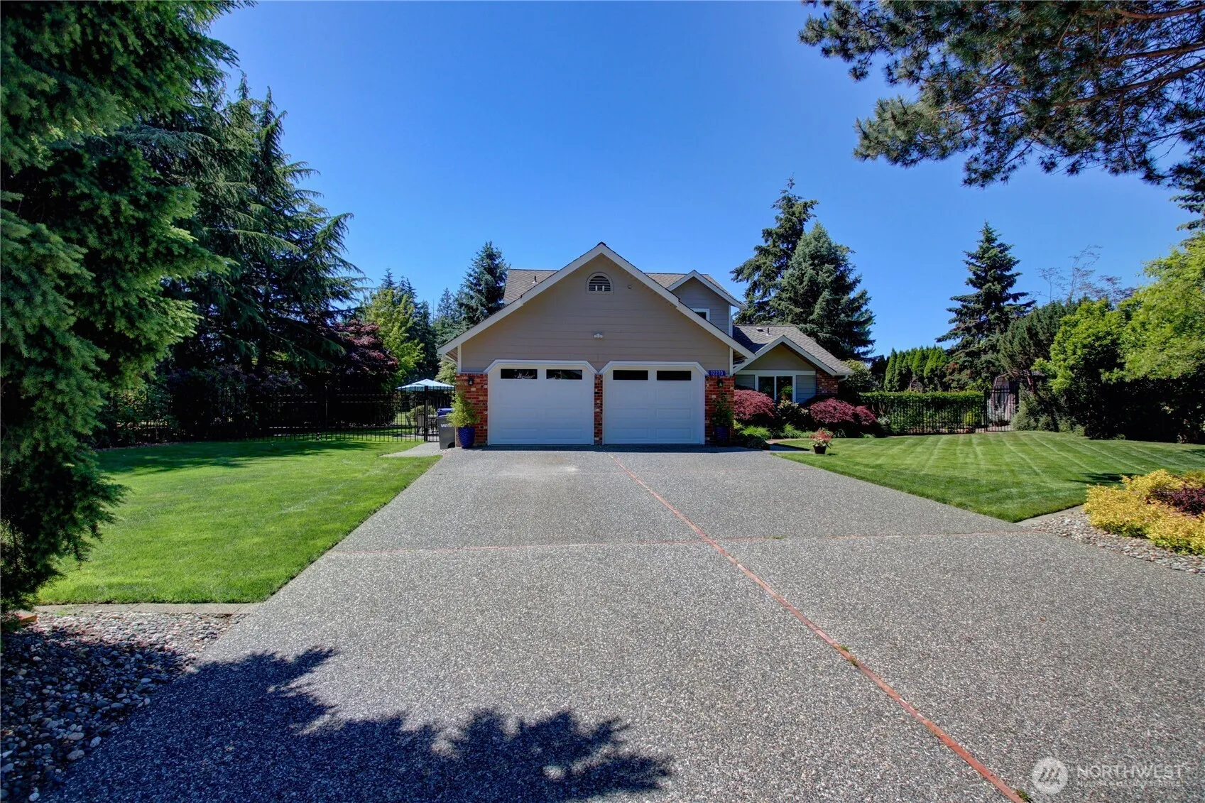 Property photo for 12270 Maple Crest Drive, Burlington photo 2