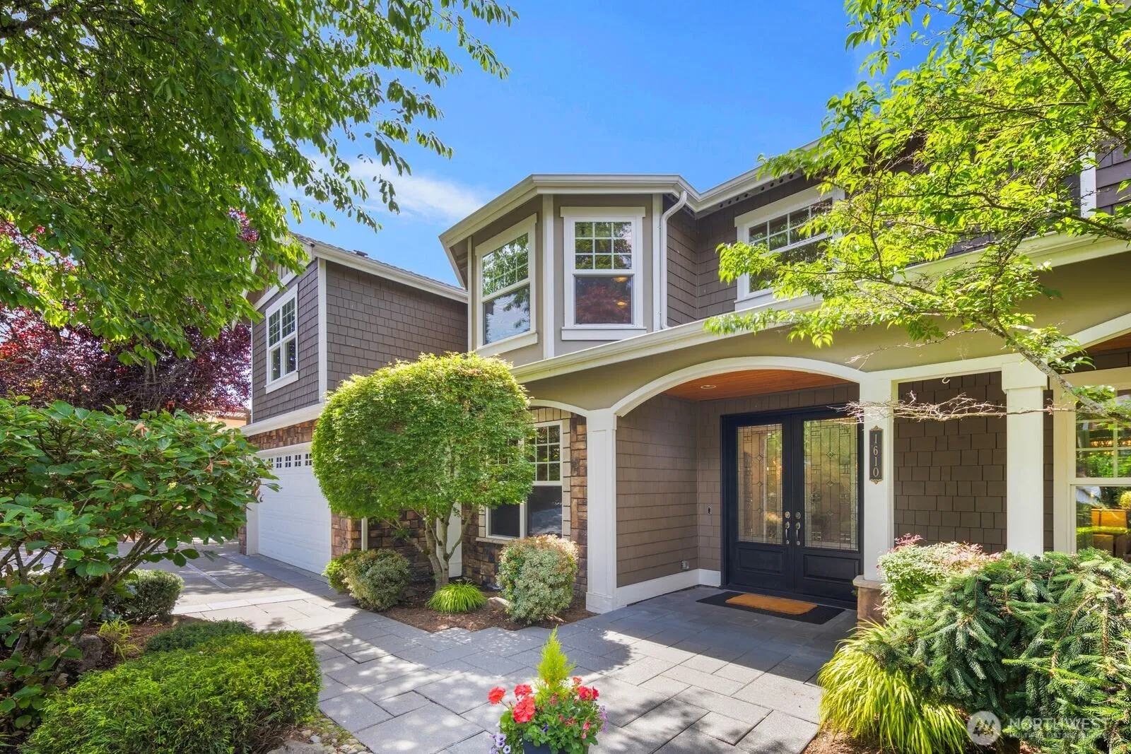 Property photo for 1610 8th Street W, Kirkland
