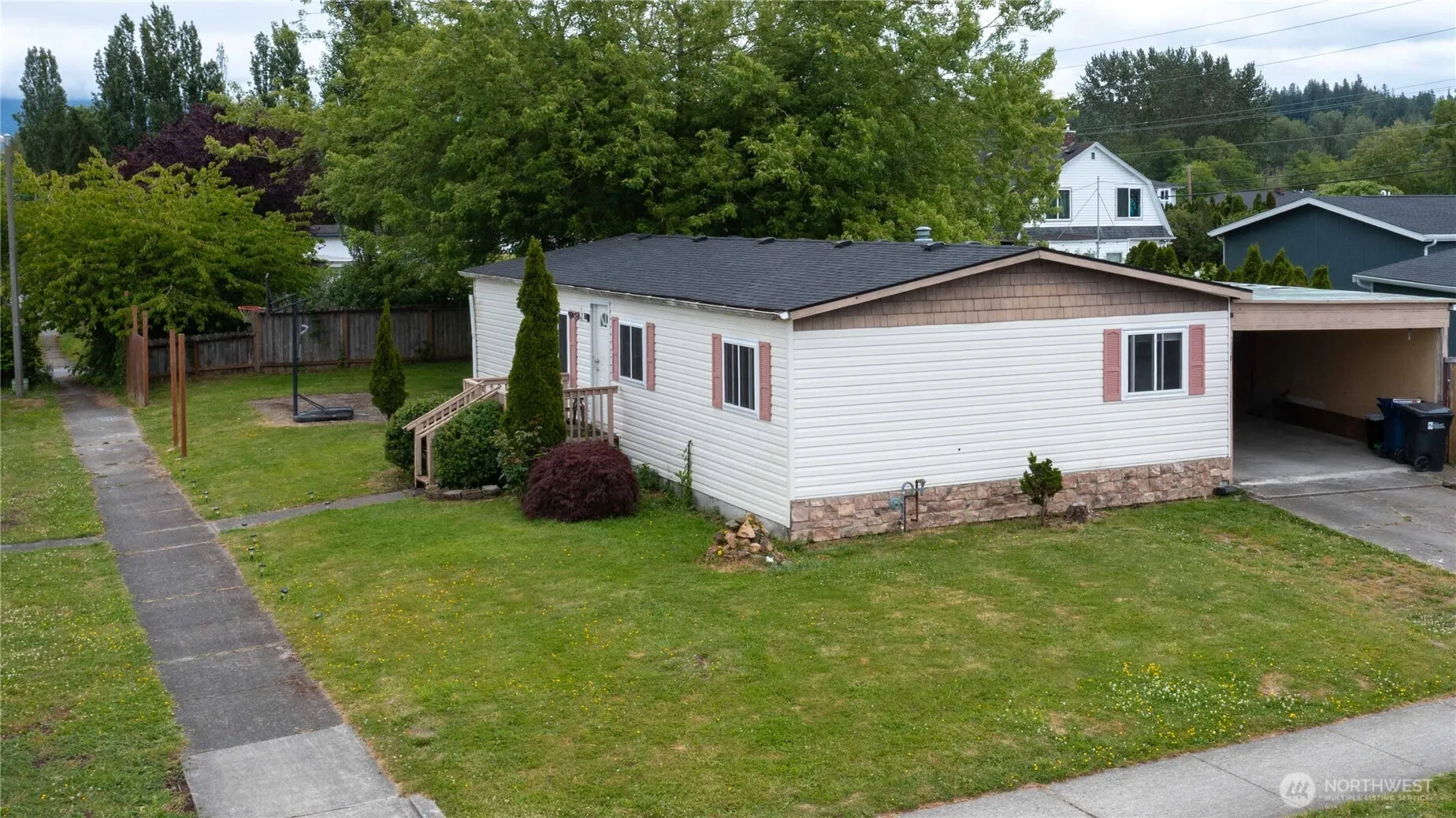 Property photo for 1706 N 32nd Place, Mount Vernon photo 3