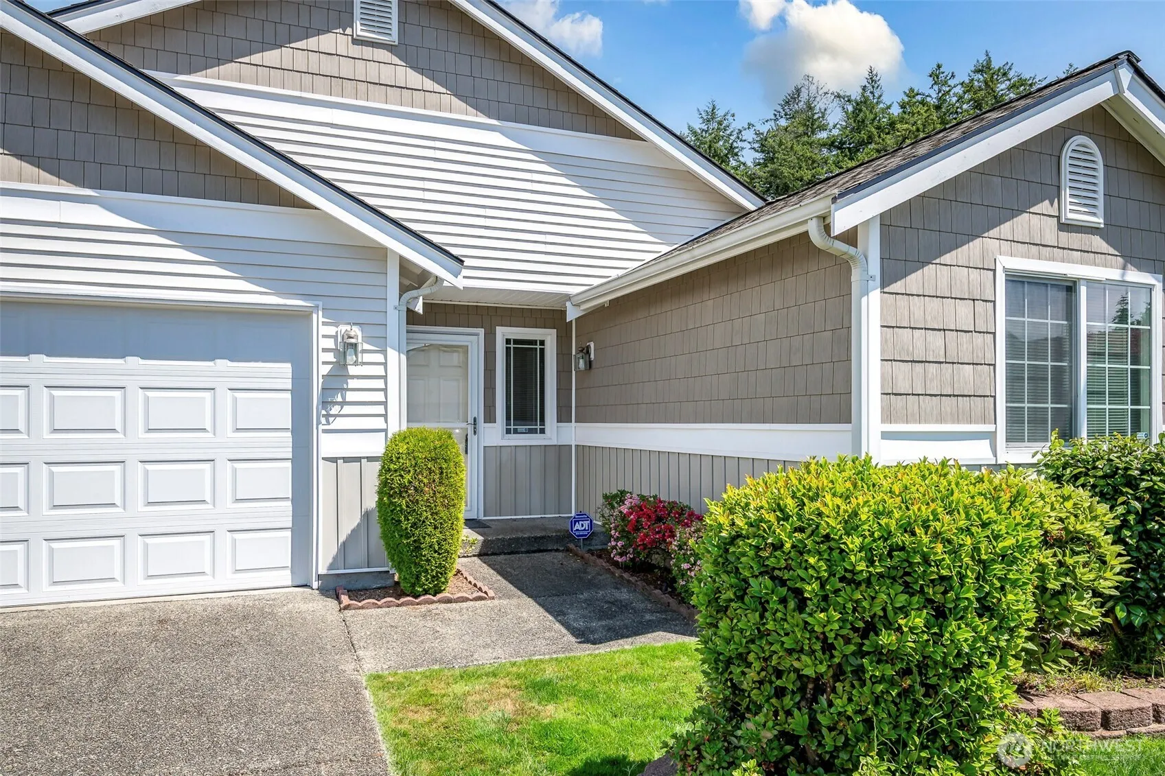 Property photo for 11809 5th Avenue Ct E, Tacoma photo 2