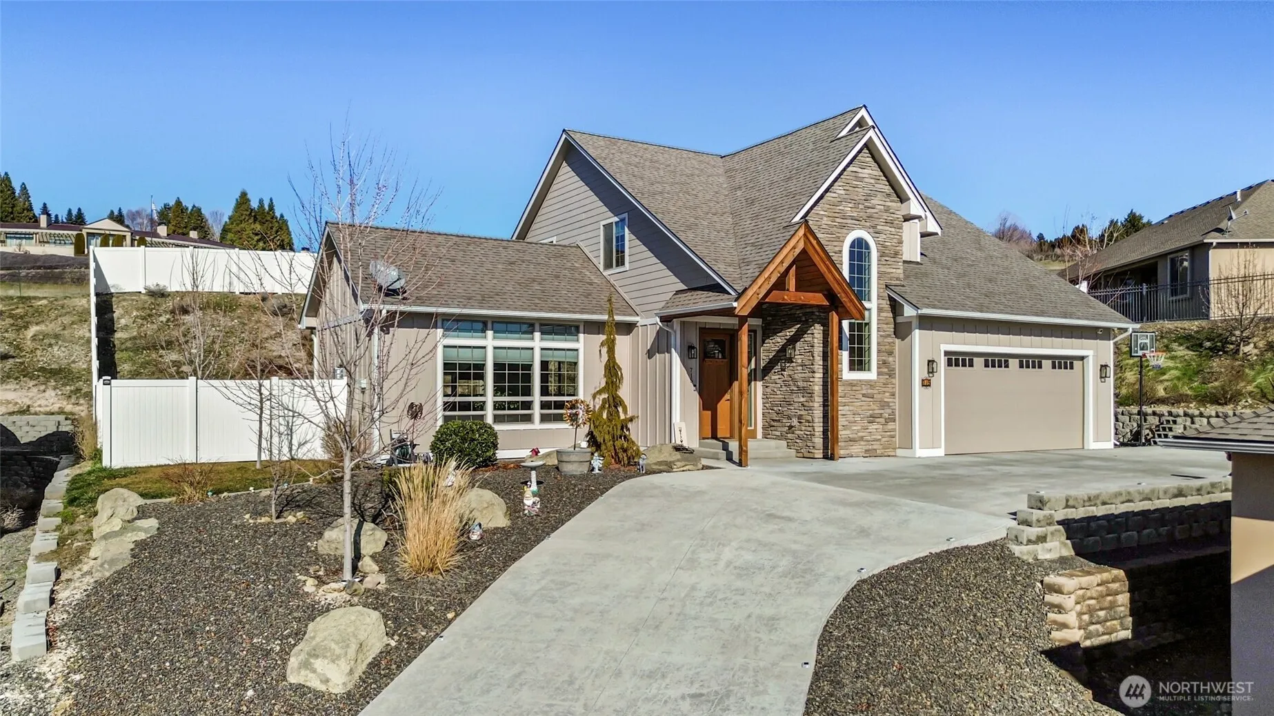 Property photo for 715 N 74th Avenue, Yakima