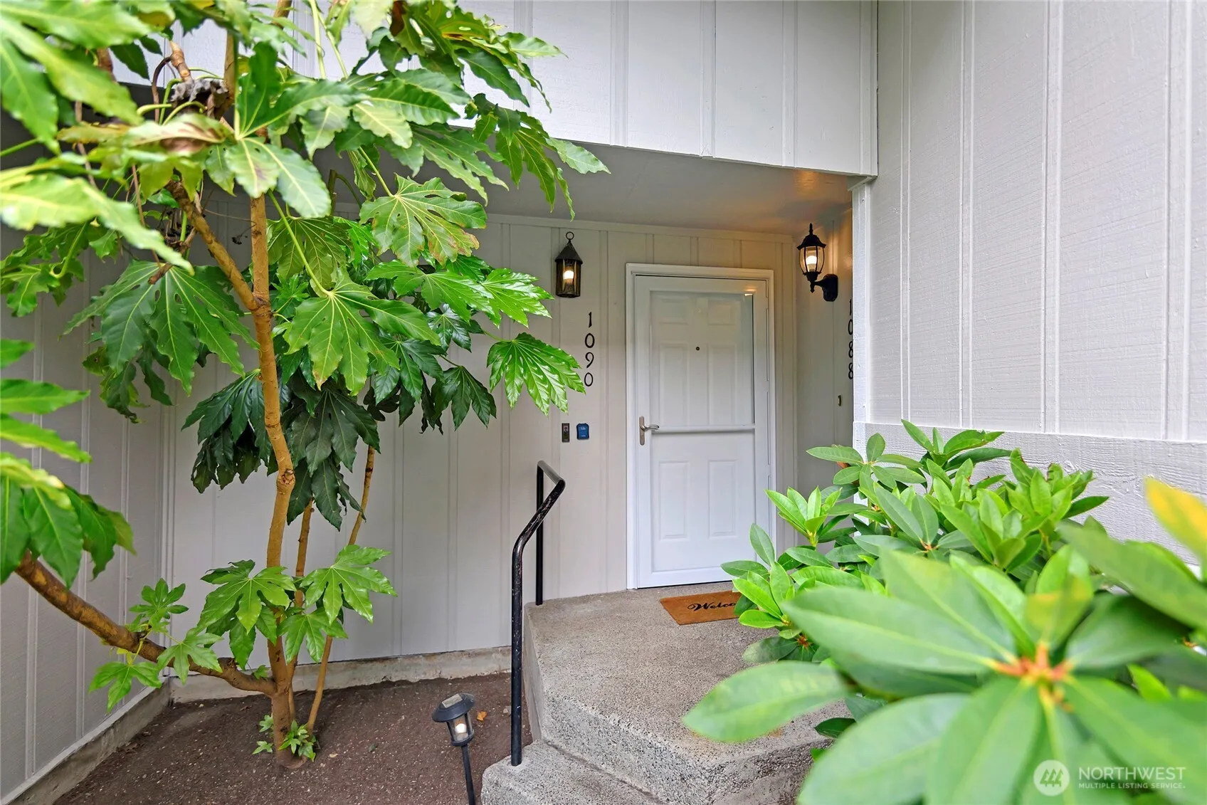 Property photo for 1090 Ihland Place Ne, Bainbridge Island