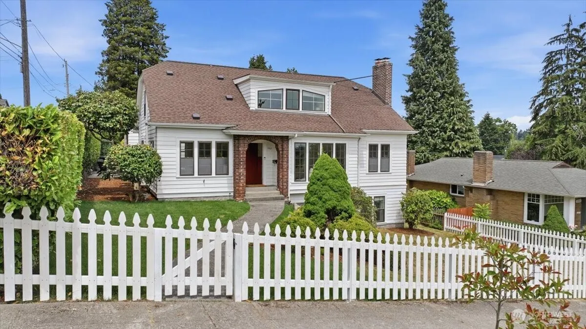 Property photo for 1902 Ne 73rd Street, Seattle photo 2