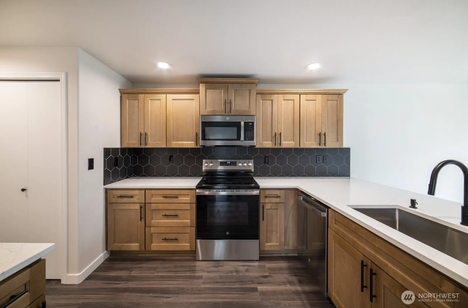 Property photo for 520 N Laventure Road, Mount Vernon photo 5