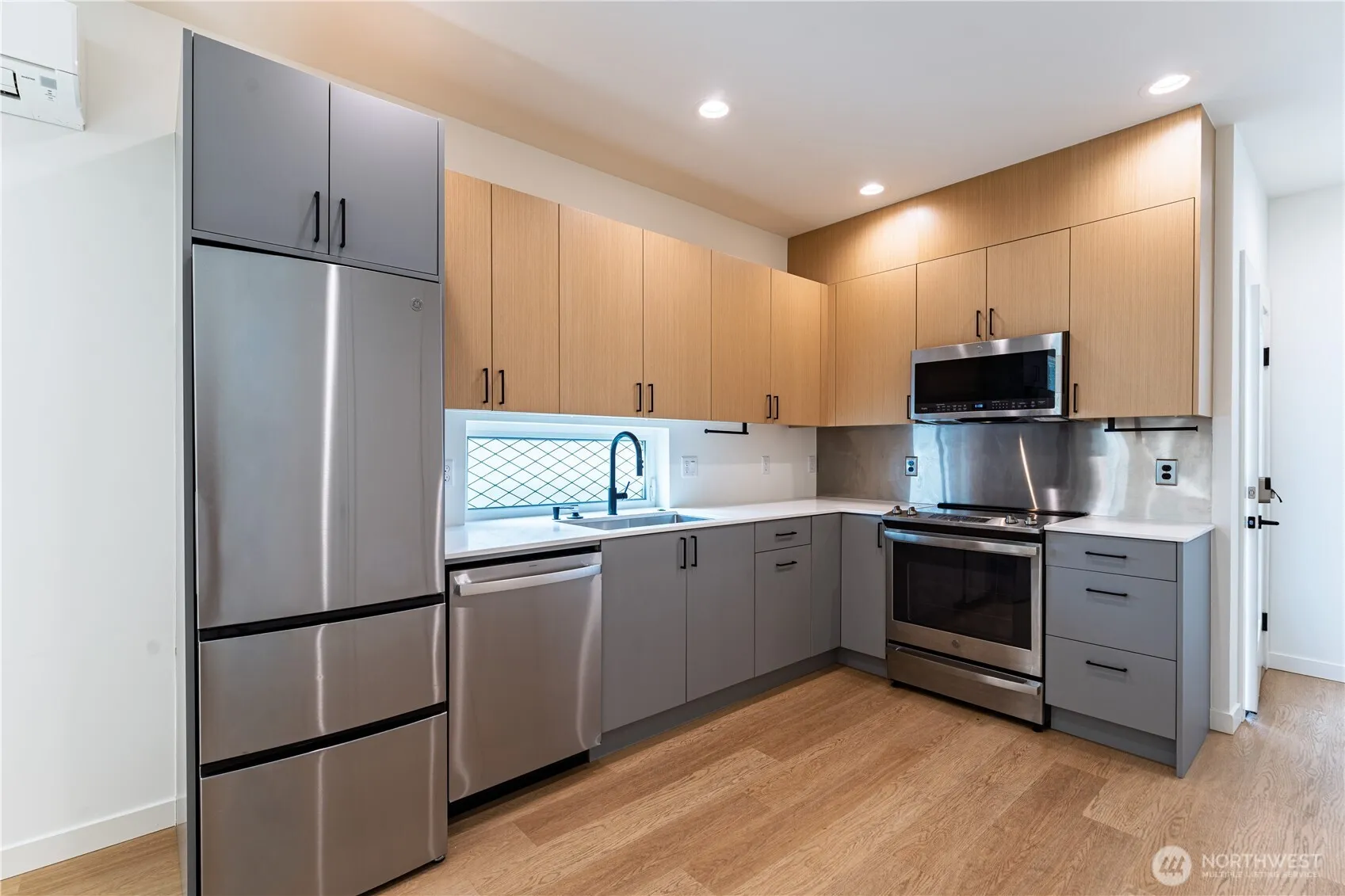 Property photo for 10350 Wallingford Avenue N #b, Seattle photo 5