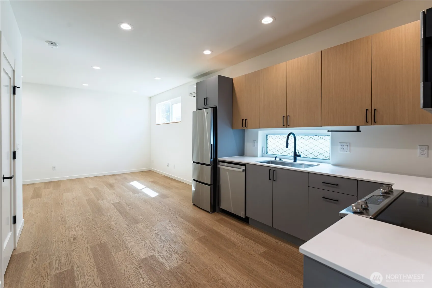 Property photo for 10350 Wallingford Avenue N #b, Seattle photo 4