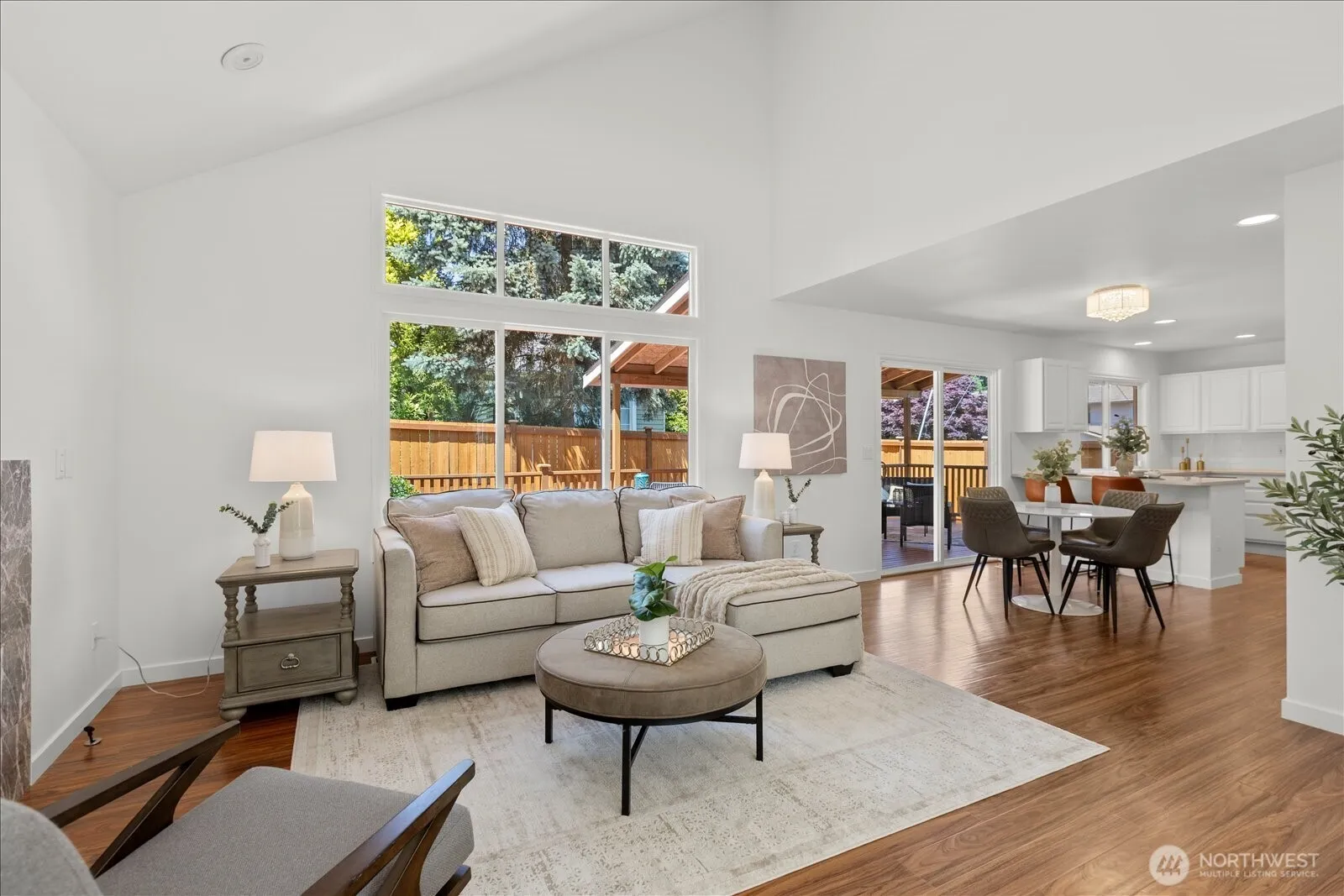 Property photo for 1828 Ne Serpentine Place, Shoreline photo 5