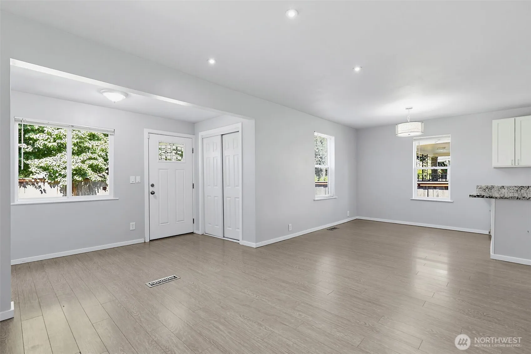 Property photo for 5454 35th Avenue Sw #d14, Seattle photo 3