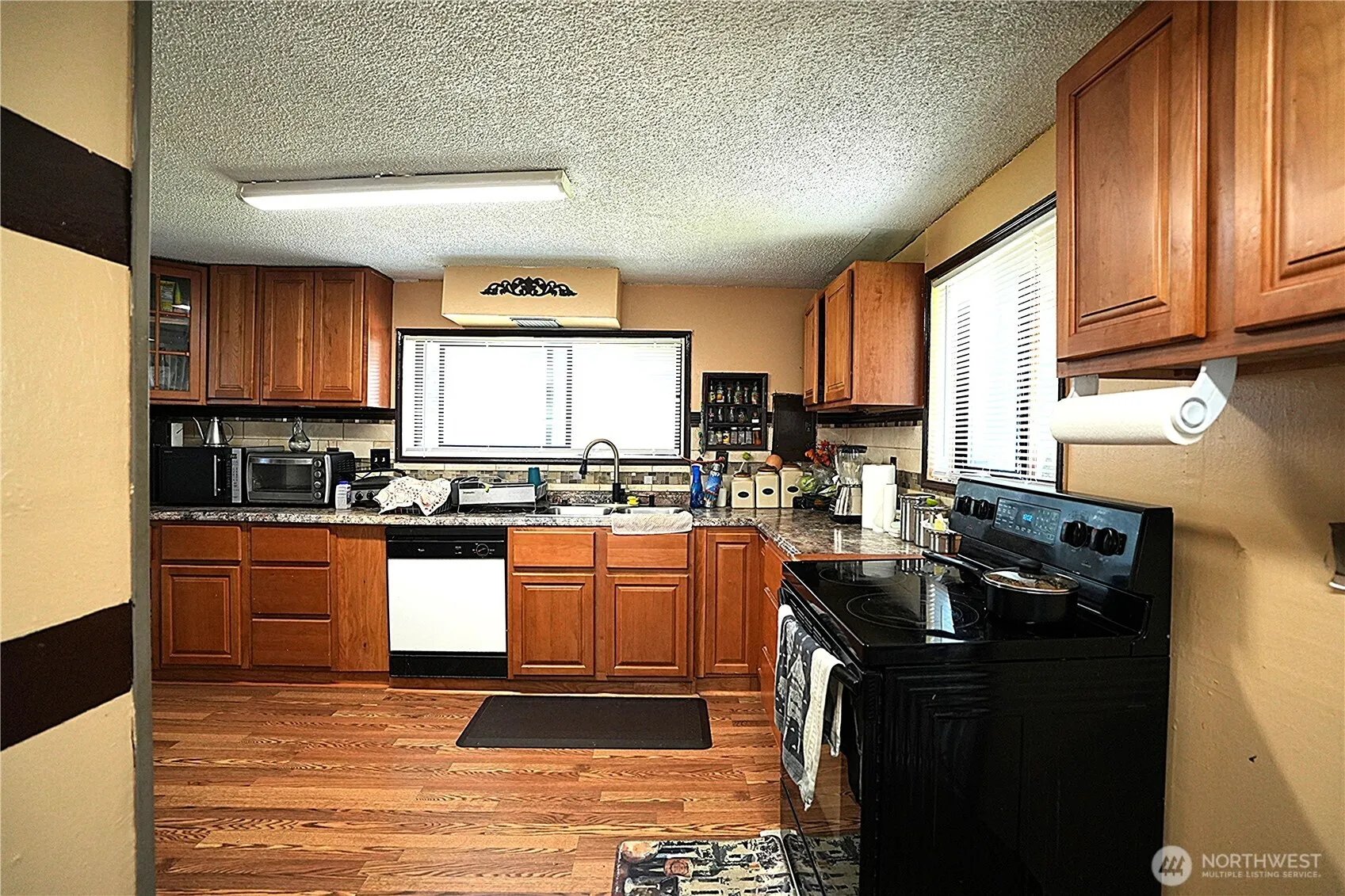 Property photo for 10433 1st Avenue Sw, Burien photo 3