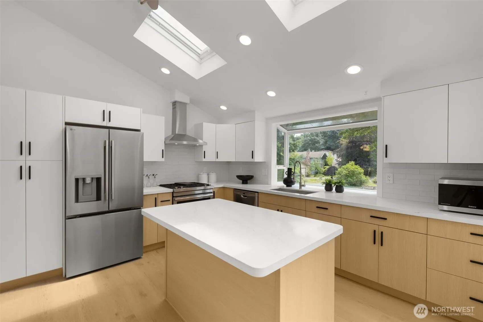Property photo for 9416 Ne 143rd Street, Kirkland photo 3