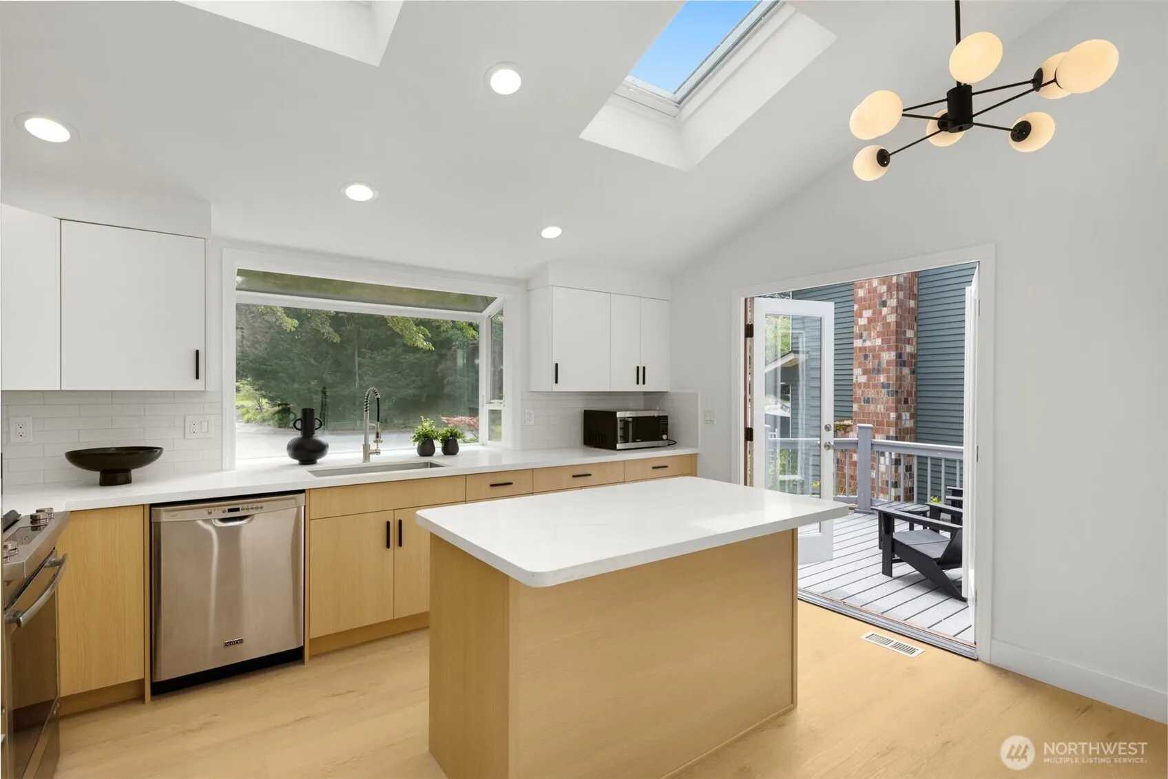 Property photo for 9416 Ne 143rd Street, Kirkland photo 4