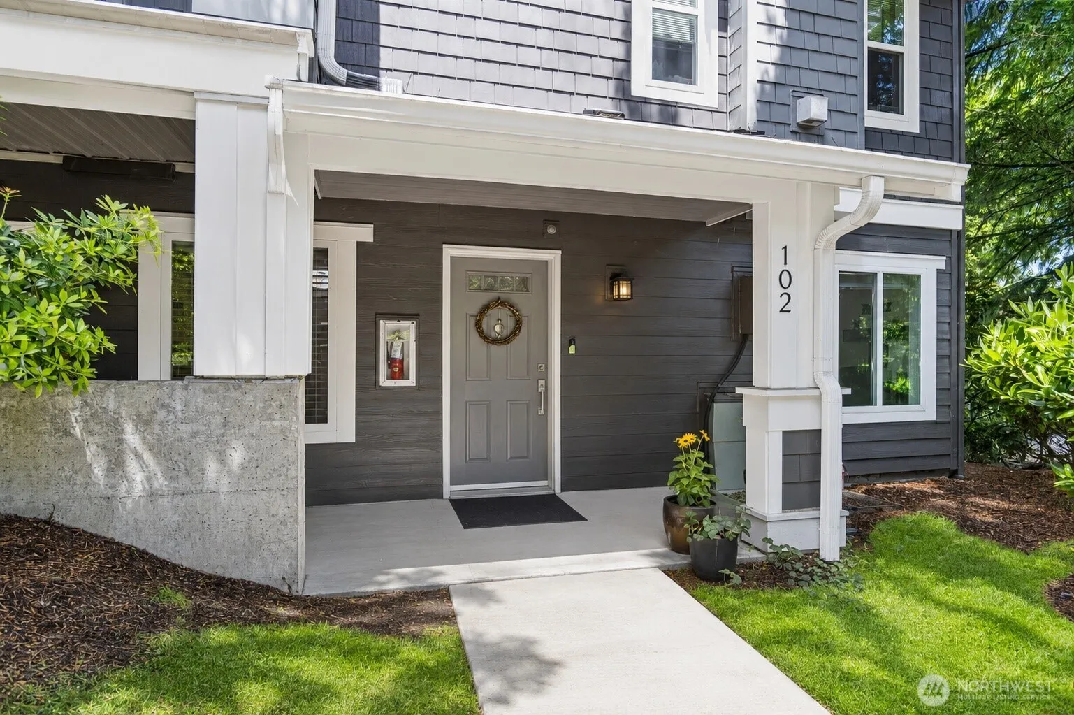 Property photo for 5501 Lakemont Boulevard Se #102, Bellevue