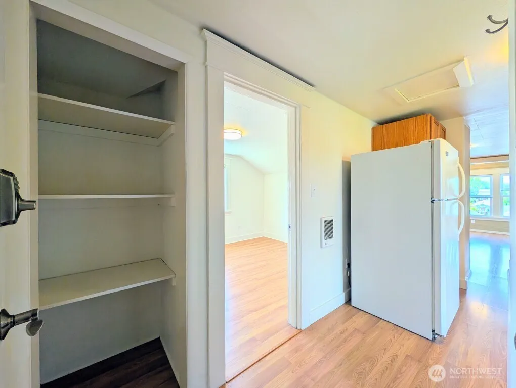 Property photo for 1022 Oakes Avenue #b, Everett photo 3