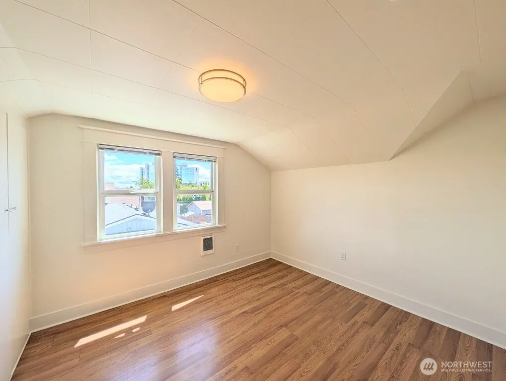 Property photo for 1022 Oakes Avenue #b, Everett photo 5