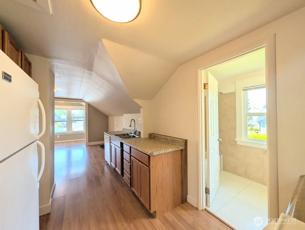 Property photo for 1022 Oakes Avenue #b, Everett photo 4
