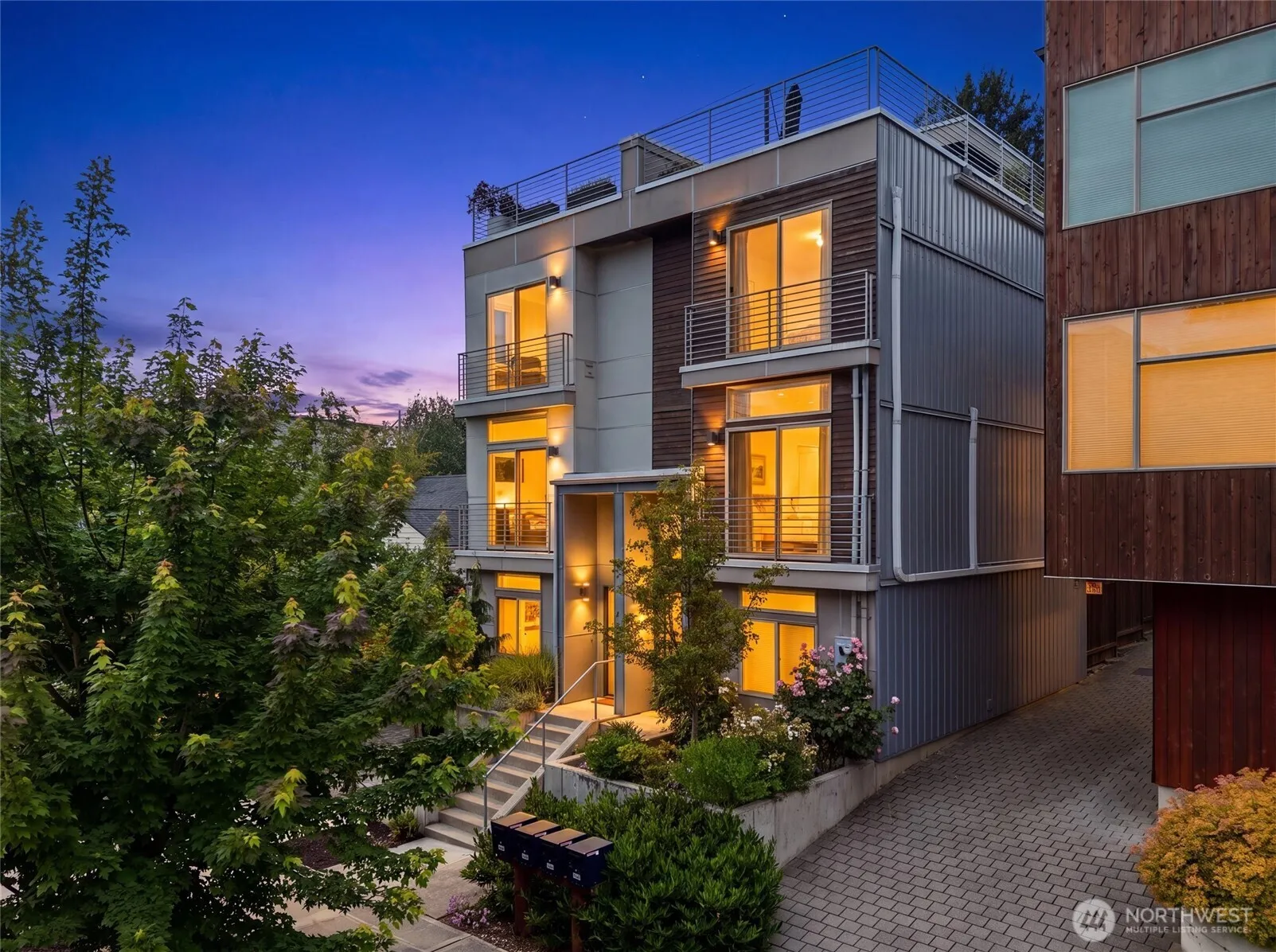 Property photo for 316 Nw 41st Street #b, Seattle