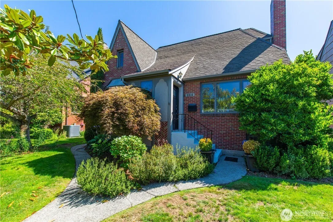 Property photo for 2916 28th Avenue W, Seattle
