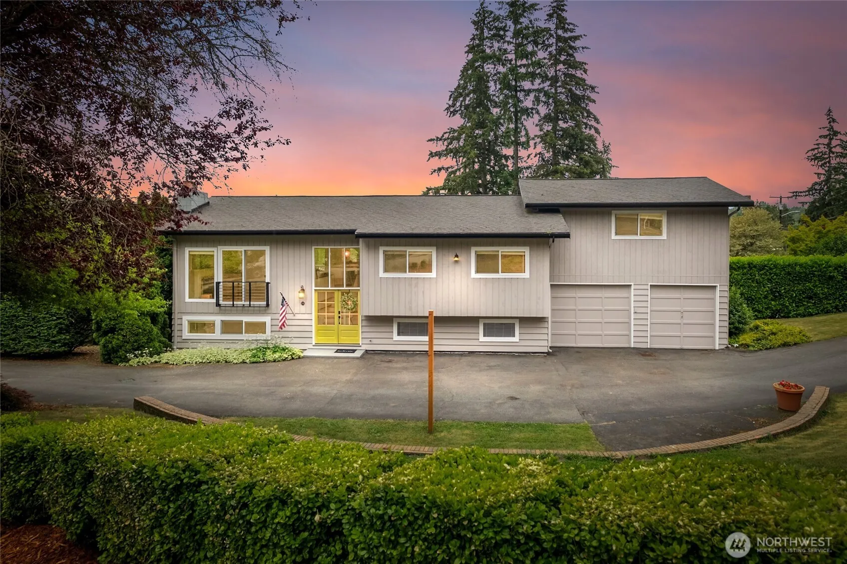 Property photo for 304 128th Avenue Se, Bellevue