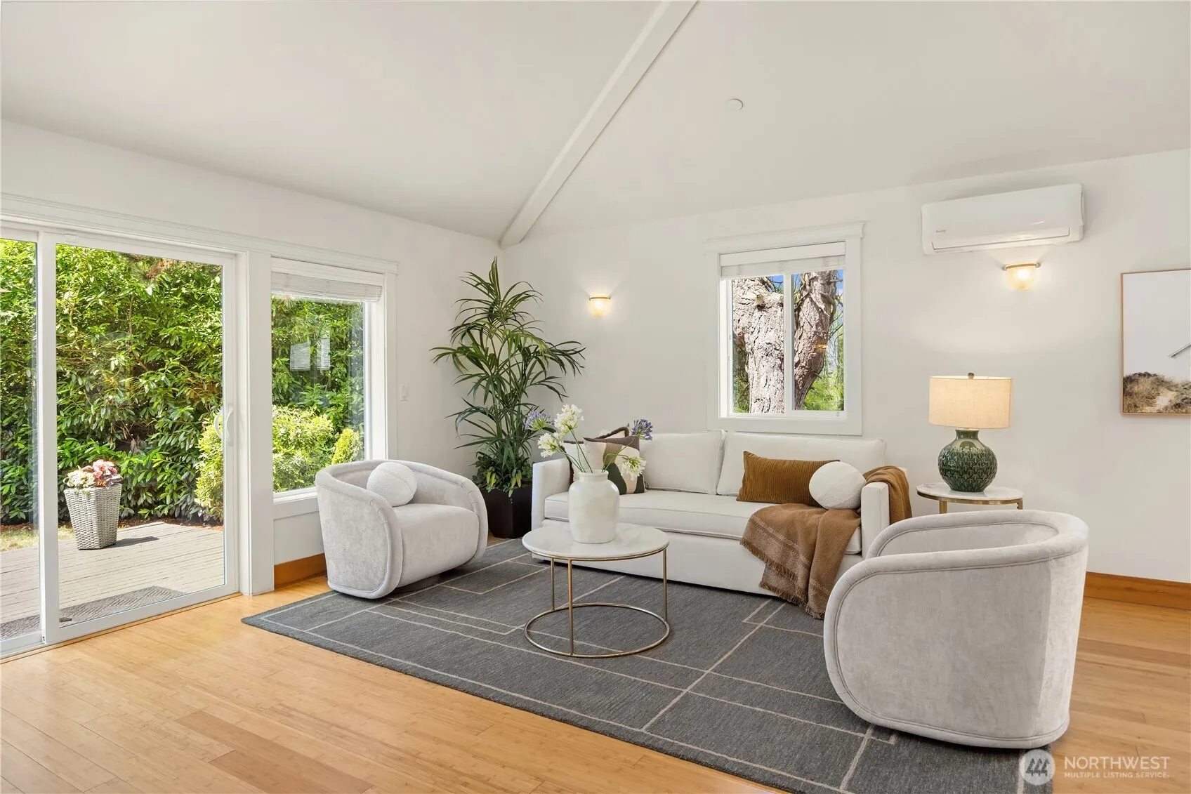 Property photo for 15033 70th Avenue Ne, Kenmore photo 4