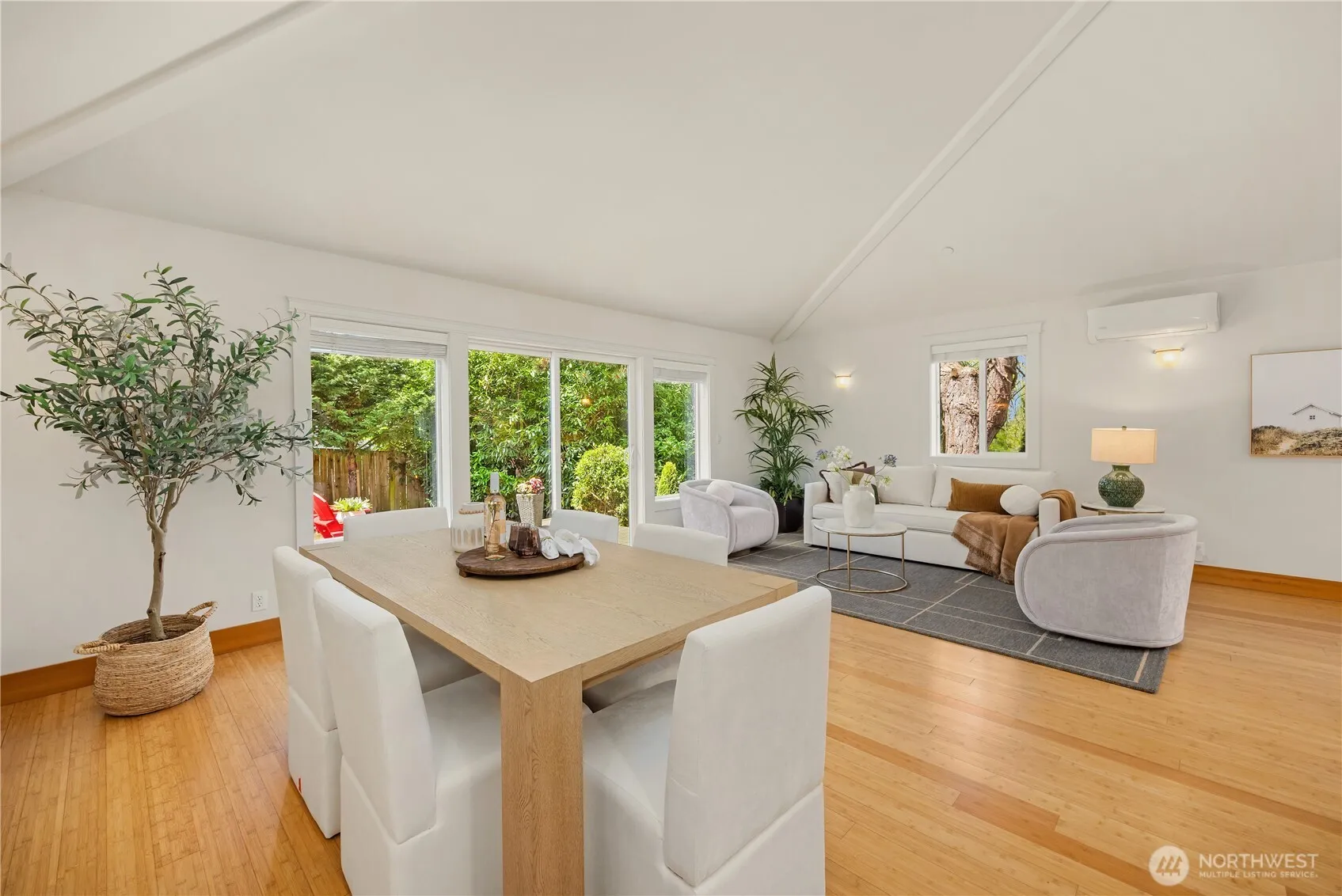 Property photo for 15033 70th Avenue Ne, Kenmore photo 3